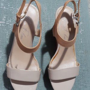 Cute and comfy platform sandals size 6.5